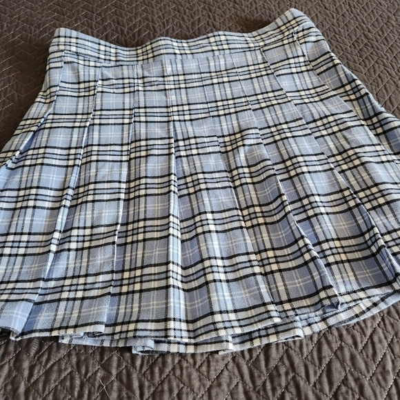 Hollister Ultra High-Rise Junior's Pleated Mini Skirt Light Blue Plaid Sz. Large - Picture 9 of 15
